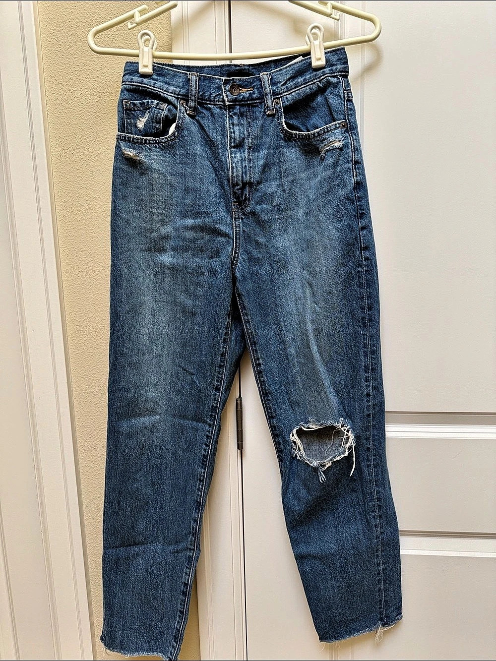 Uniqlo Jeans Distressed Straight Leg in Blue Waist 26